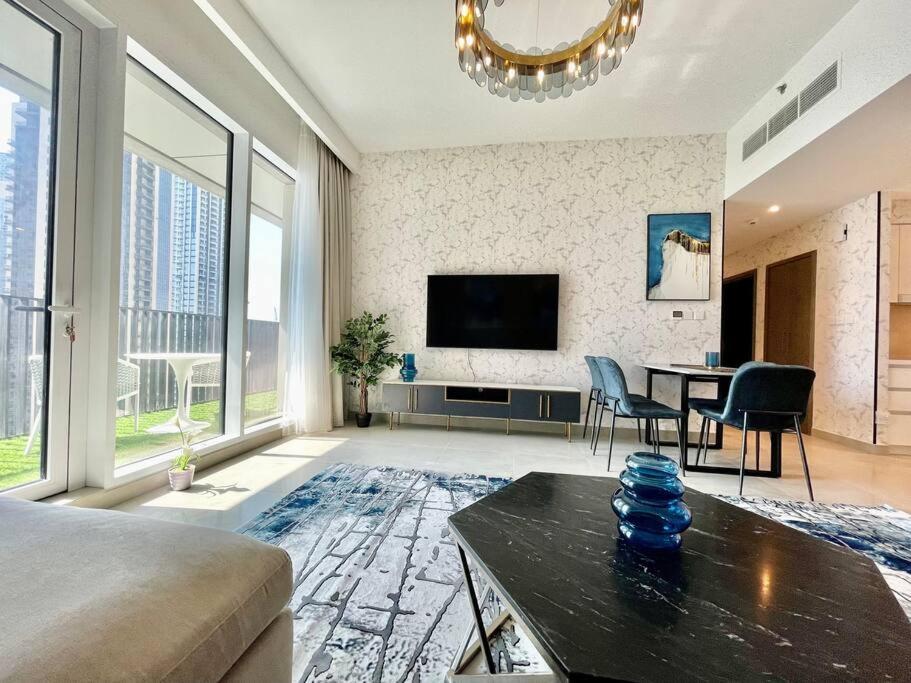 Elegant & Chic 2bedroom Balcony Creek Waterfront Dubai