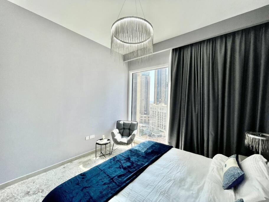 Elegant & Chic 2bedroom Balcony Creek Waterfront *