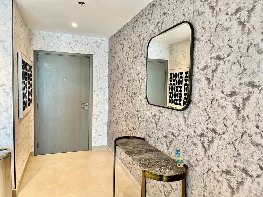 Elegant & Chic 2bedroom Balcony Creek Waterfront Apartment Dubai