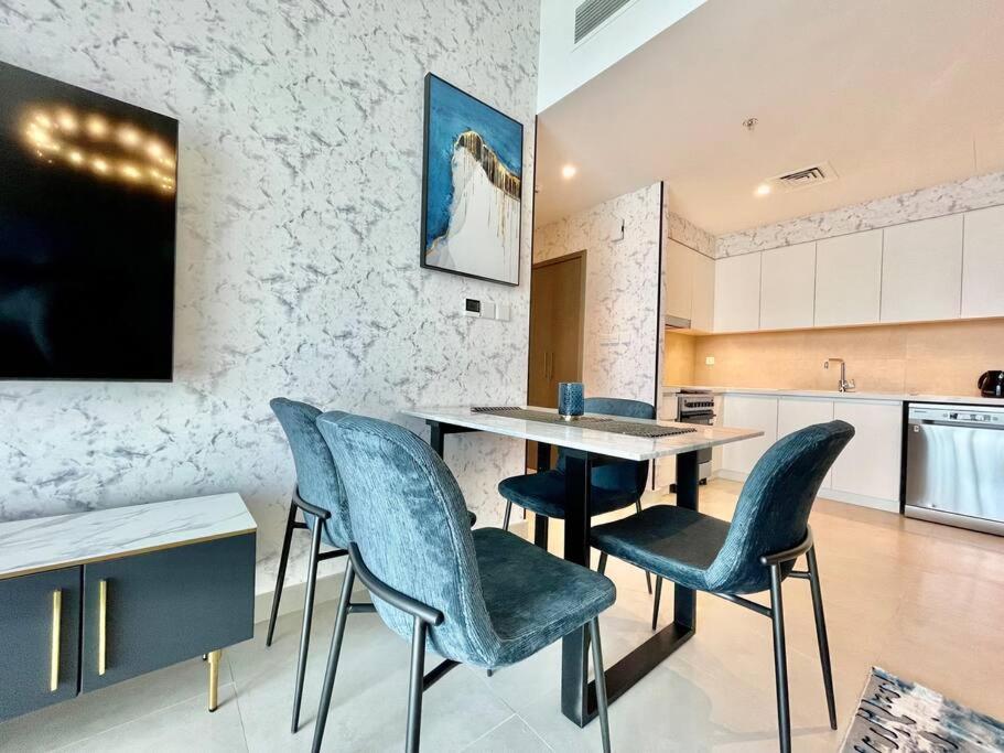 Apartment Elegant & Chic 2bedroom Balcony Creek Waterfront *