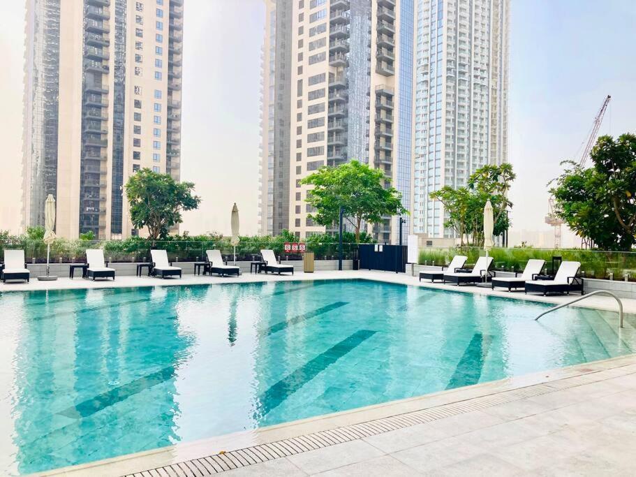 Elegant & Chic 2bedroom Balcony Creek Waterfront Apartment