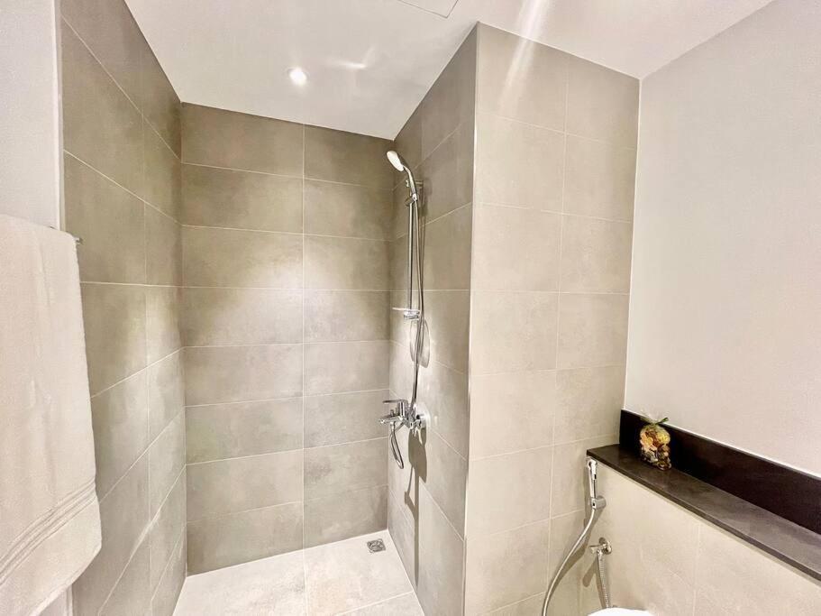 Elegant & Chic 2bedroom Balcony Creek Waterfront *