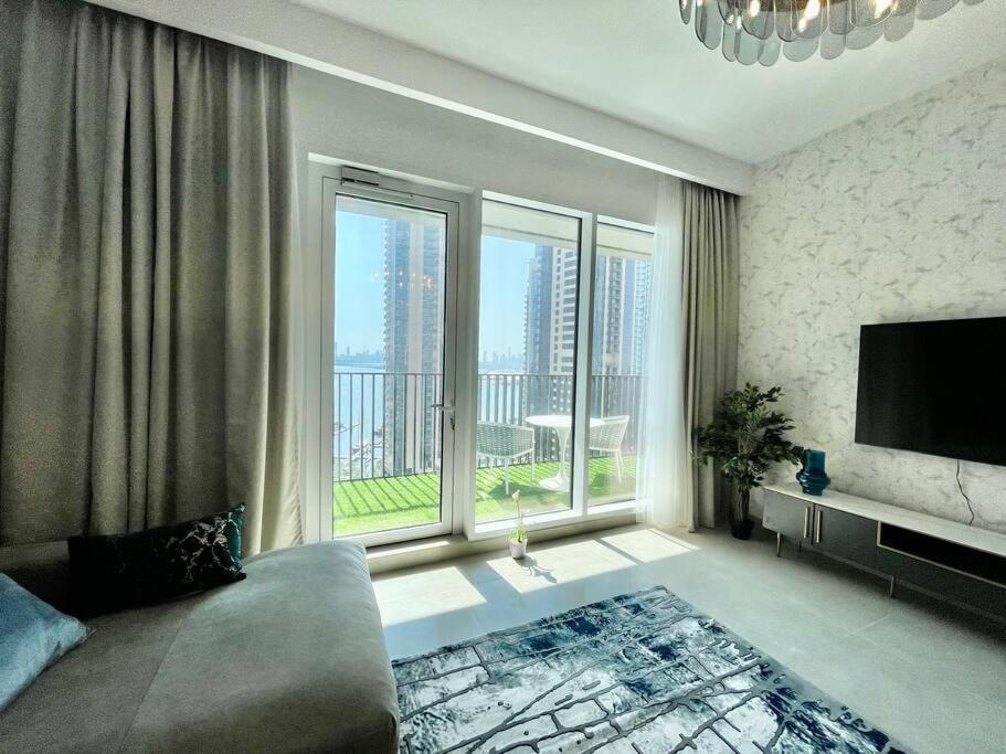 Elegant & Chic 2bedroom Balcony Creek Waterfront Apartment *