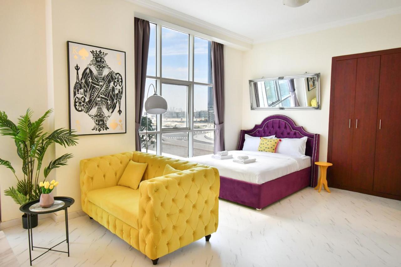 Scala Tower Chic With A Twist * Dubai