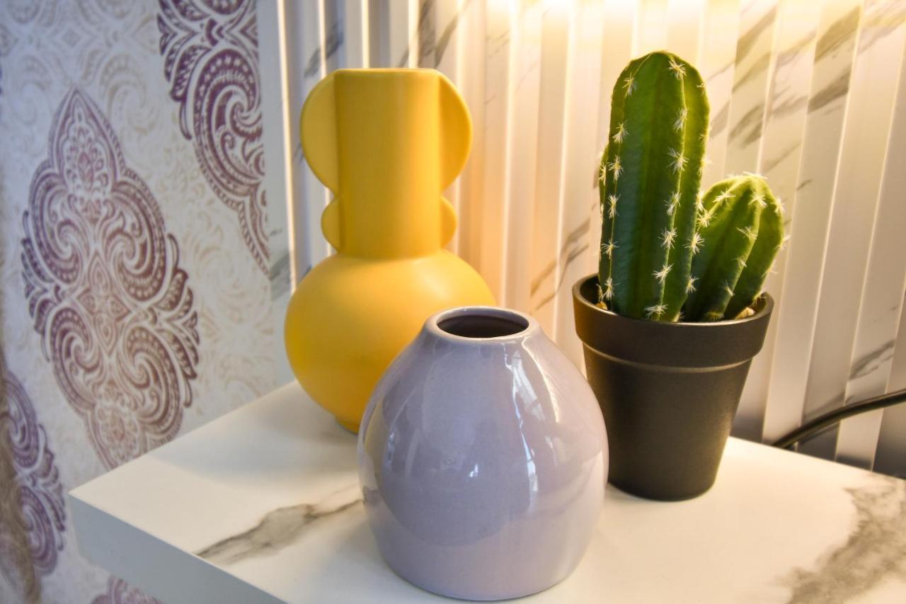 Scala Tower Chic With A Twist Apartment *