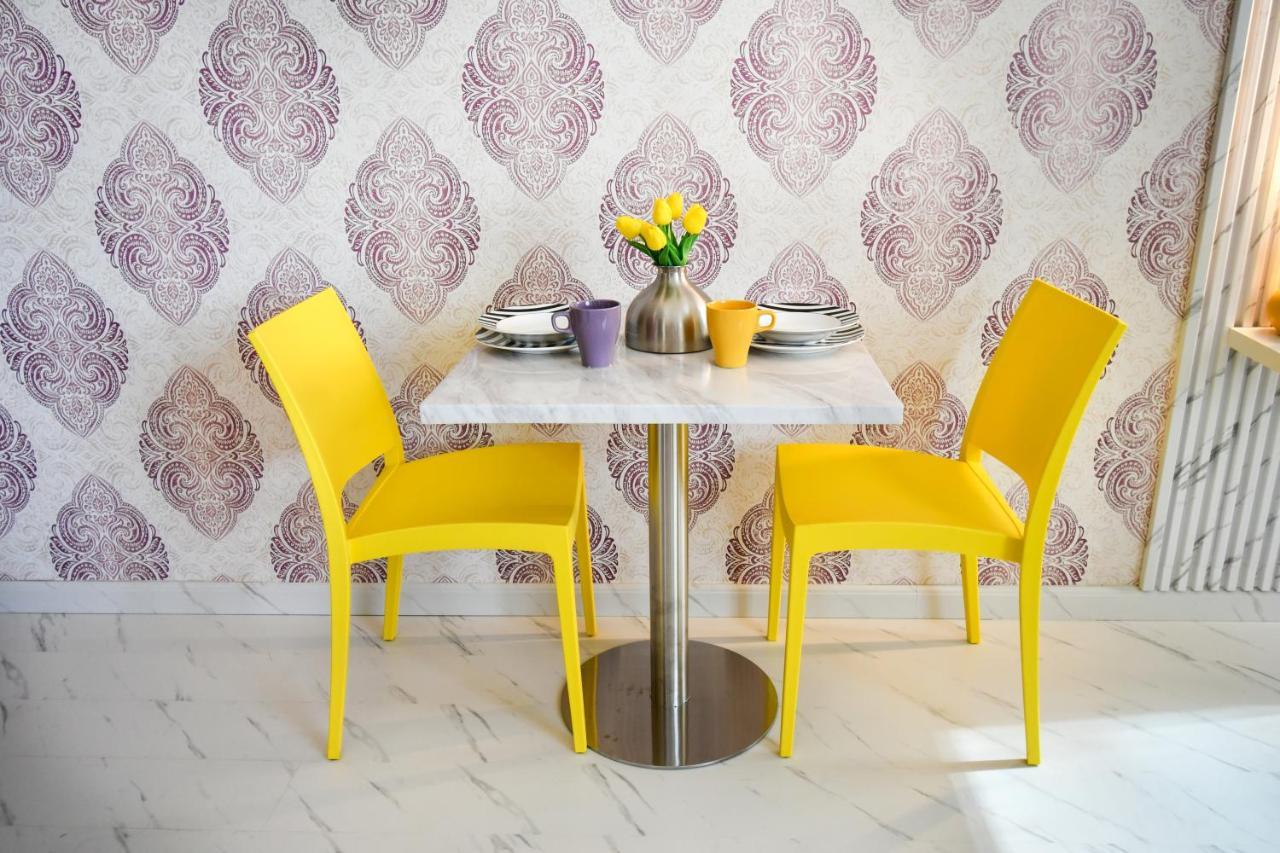 Scala Tower Chic With A Twist Apartment *