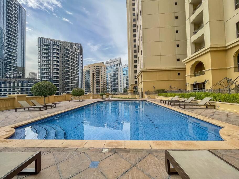 Dominant View Of Marina Apartment *
