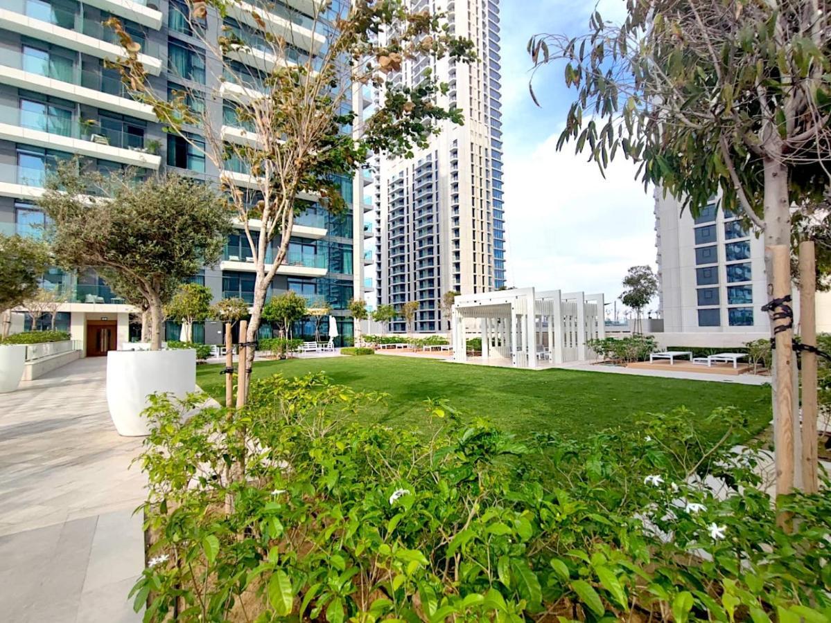 Seaside Serenity: 1-br With Access Dubai