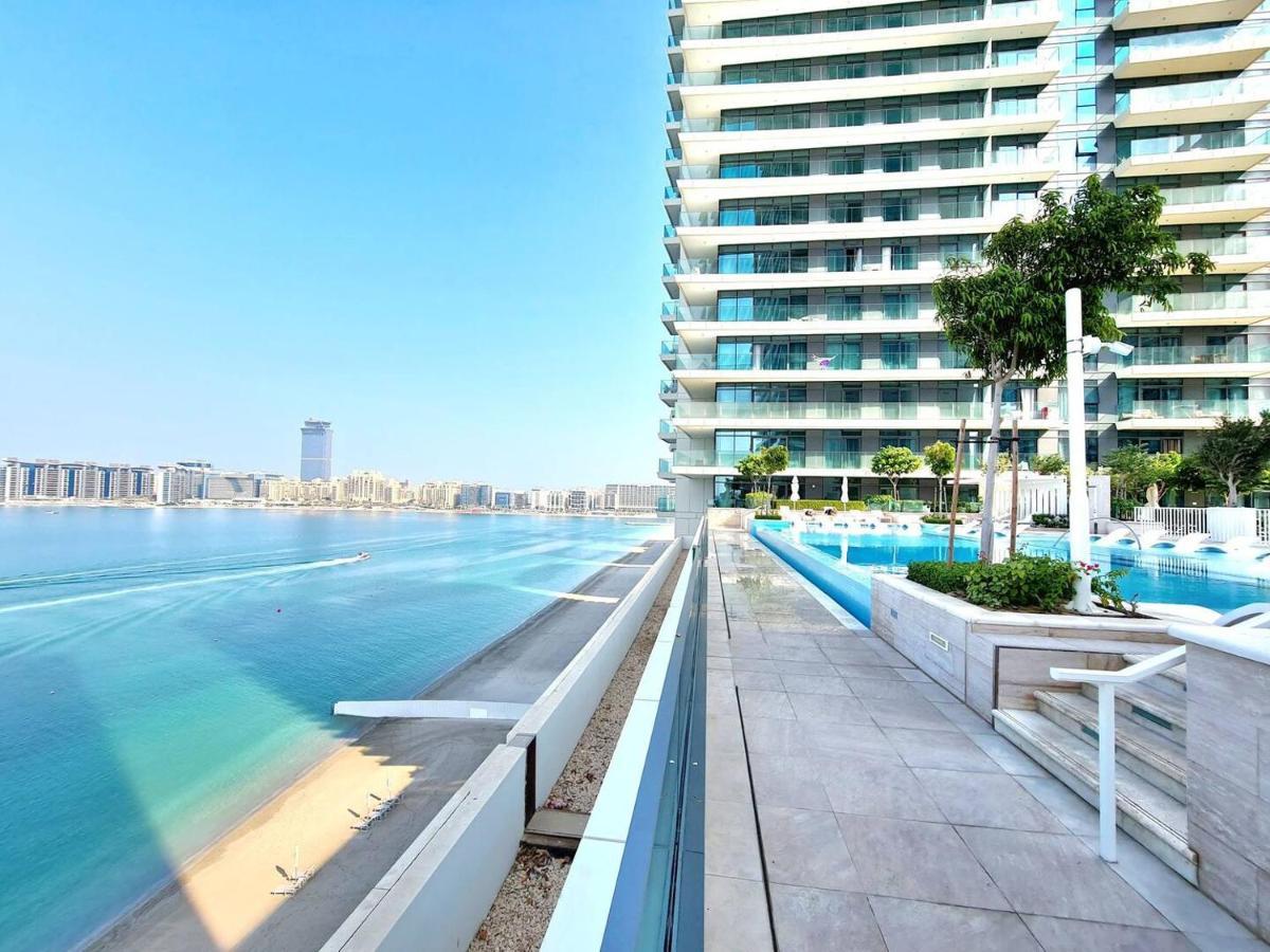 Apartment Seaside Serenity: 1-br With Access Dubai