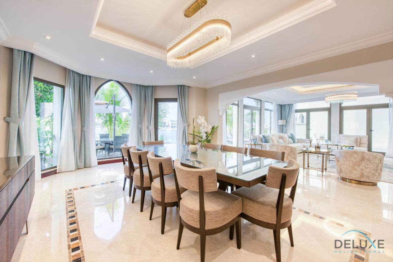 Villa Oasis: Luxe 4br With Assistant And Private Pool At Palm Jumeirah Dubai