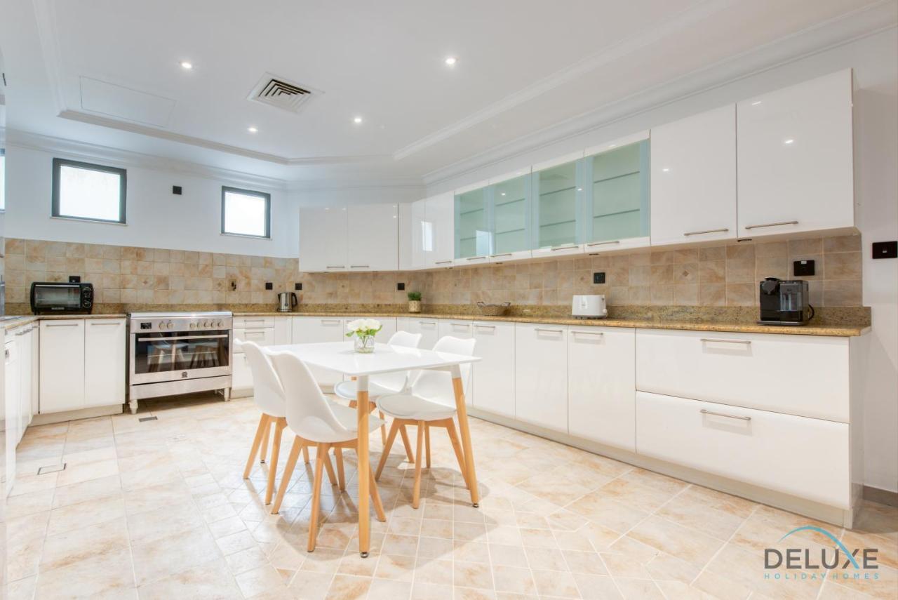 Villa Oasis: Luxe 4br With Assistant And Private Pool At Palm Jumeirah