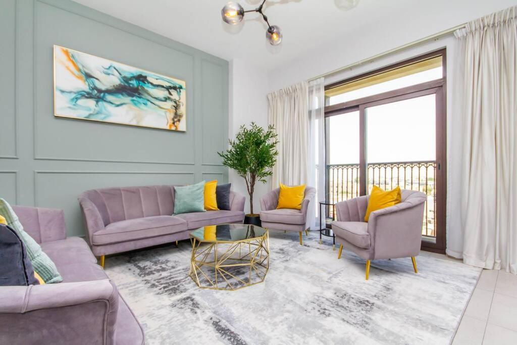 Apartment Madinat Jumeirah: Upscale Luxury Near Burj Al Arab With Stunning Pool Views *