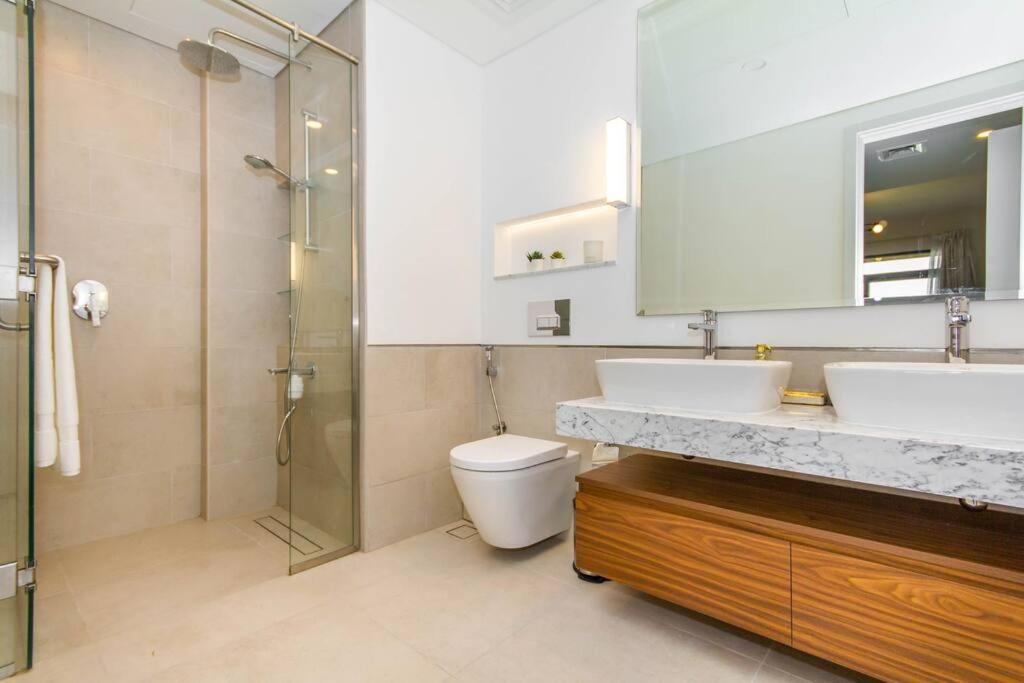 Madinat Jumeirah: Upscale Luxury Near Burj Al Arab With Stunning Pool Views Apartment Dubai