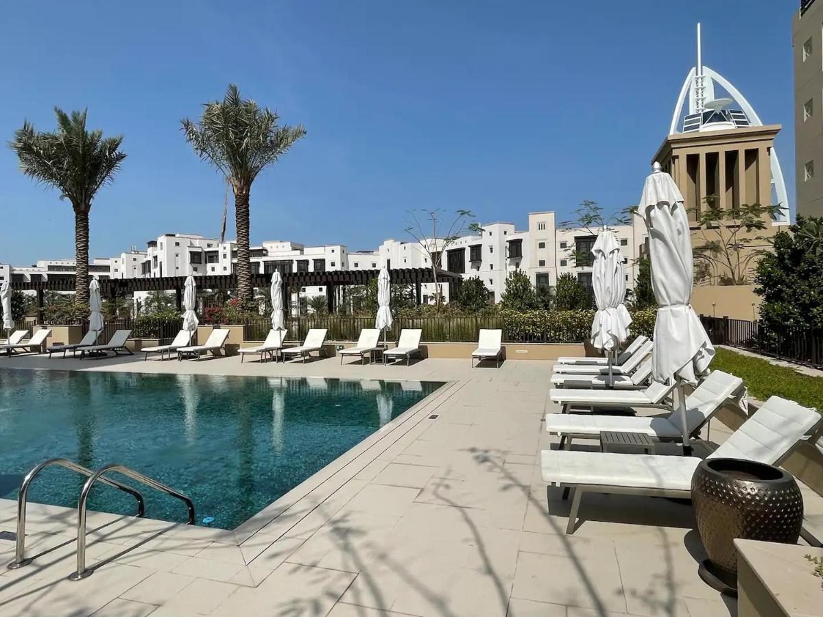 Apartment Madinat Jumeirah: Upscale Luxury Near Burj Al Arab With Stunning Pool Views Dubai