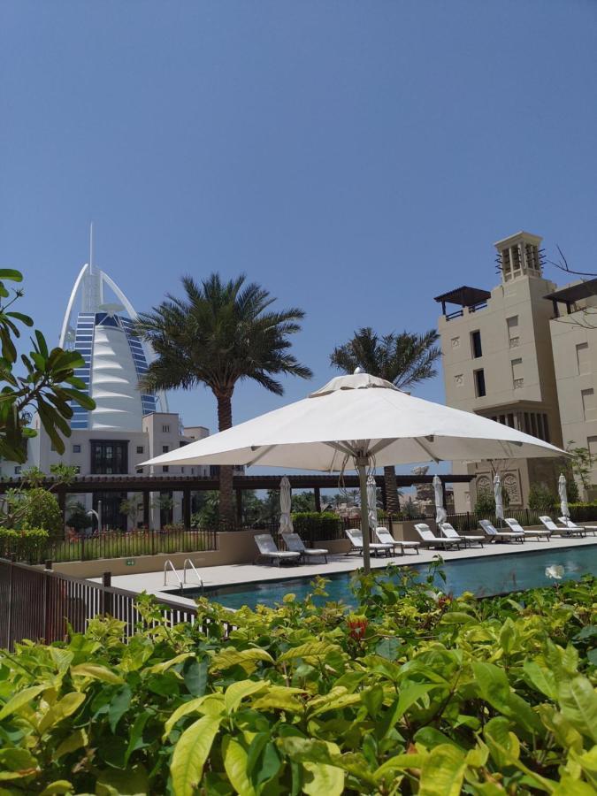 Apartment Madinat Jumeirah: Upscale Luxury Near Burj Al Arab With Stunning Pool Views Dubai
