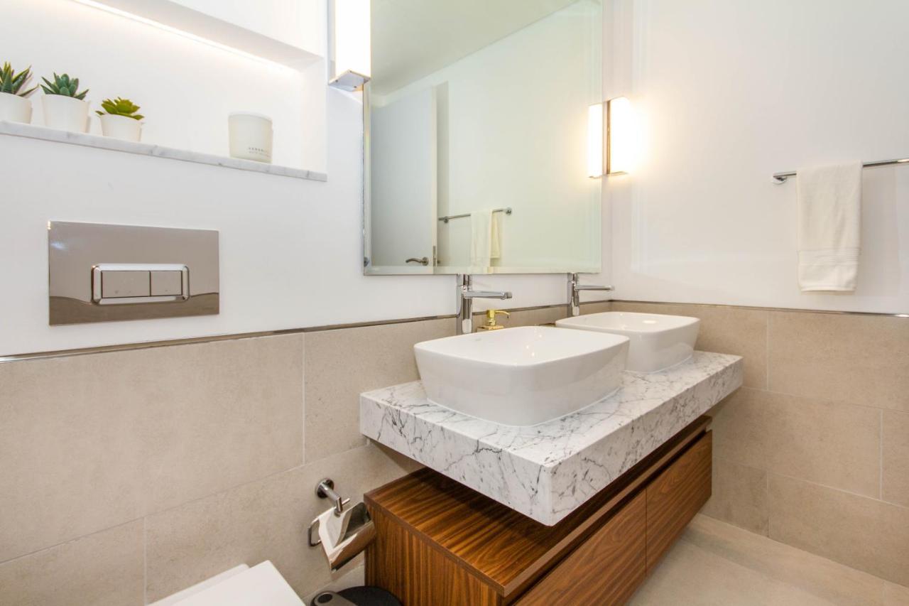 Madinat Jumeirah: Upscale Luxury Near Burj Al Arab With Stunning Pool Views Apartment Dubai