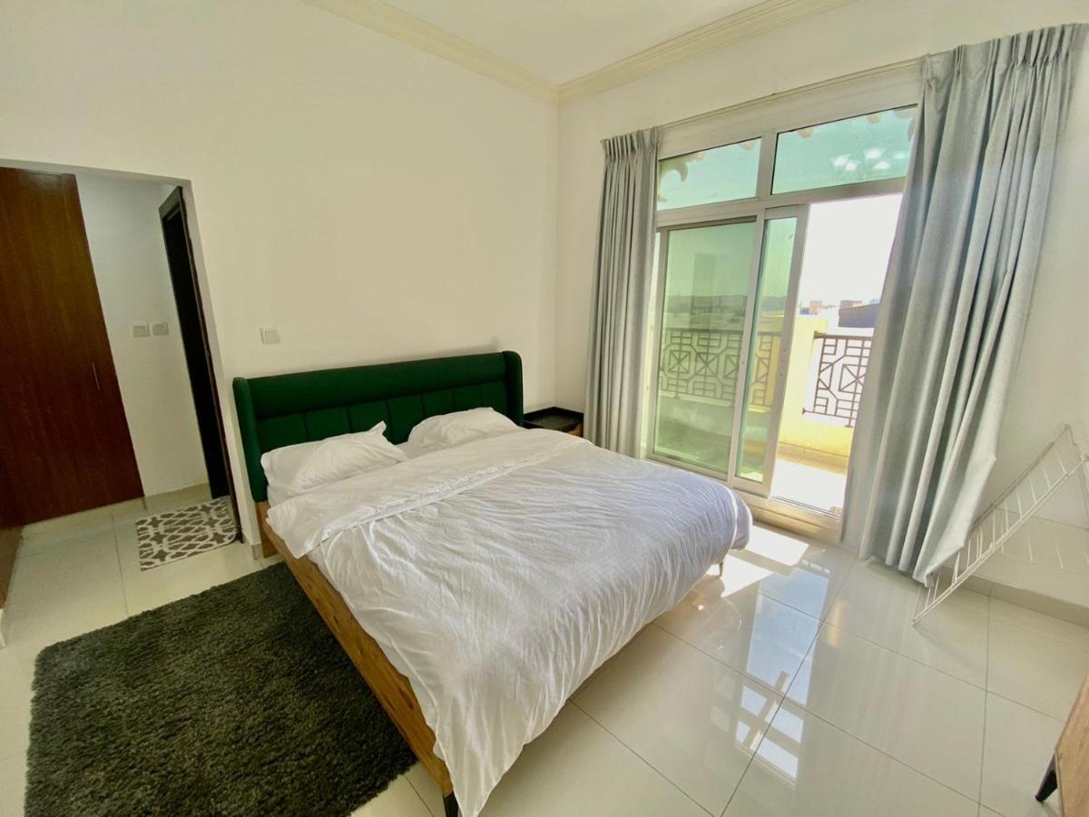 Cute And Small Partitions For Girls In Dubai- Female Guests Only فتيات فقط Apartment Dubai