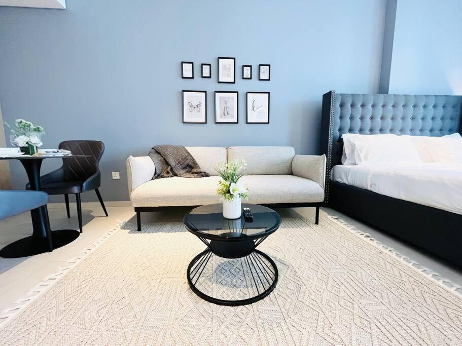 Luxurious Near Downtown With Canal View