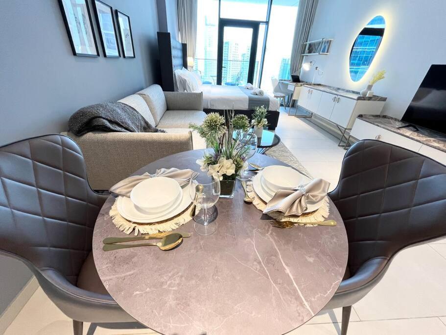 Luxurious Near Downtown With Canal View Apartment *