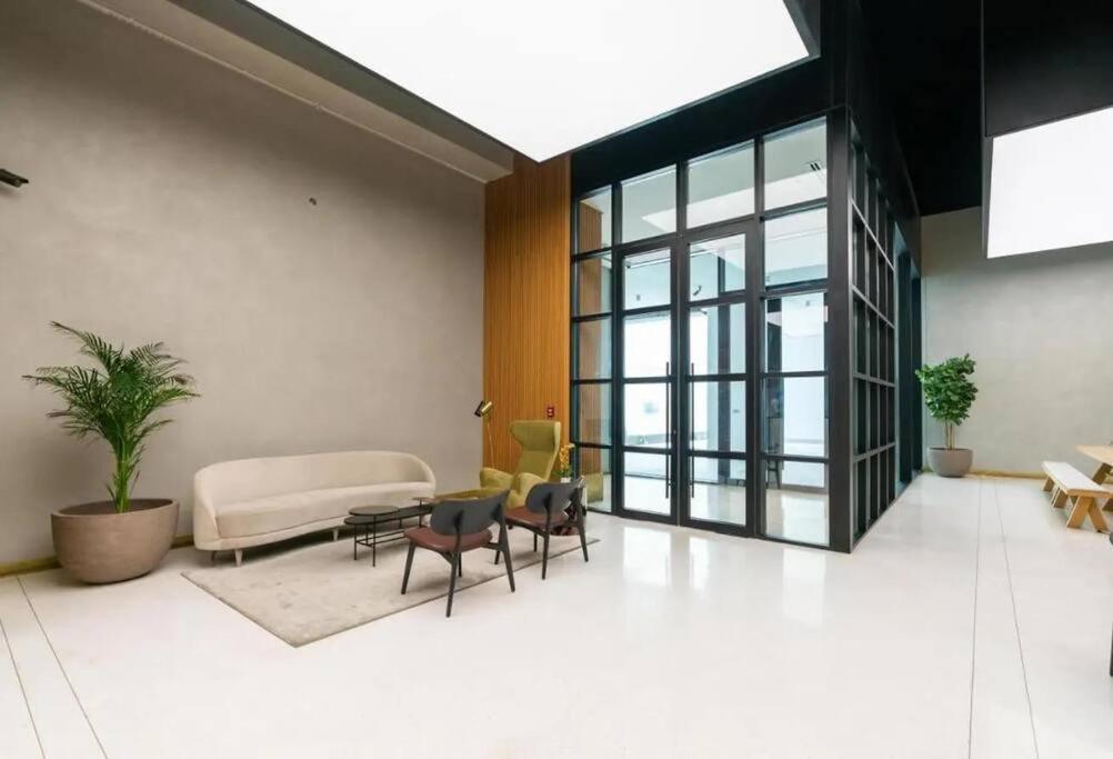 Luxurious Near Downtown With Canal View Apartment