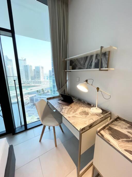 Luxurious Near Downtown With Canal View Apartment