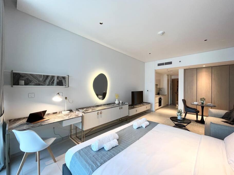 Luxurious Near Downtown With Canal View Apartment