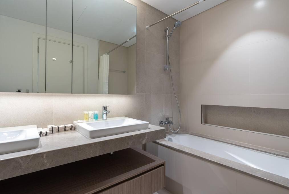 Apartment 2bdr Emaar The Grand - Sea View - Creek Harboor *