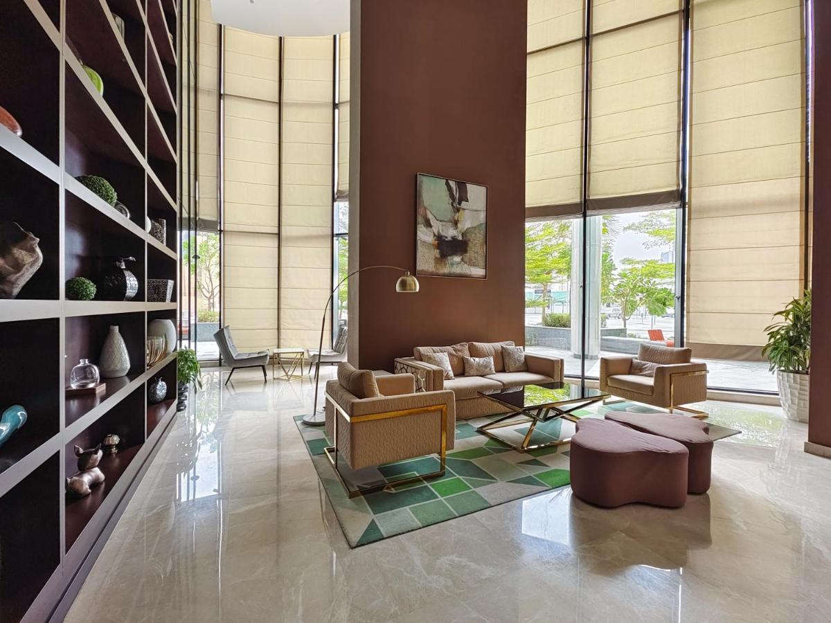 Elegant Amidst Vibrant Area With Balcony Apartment *