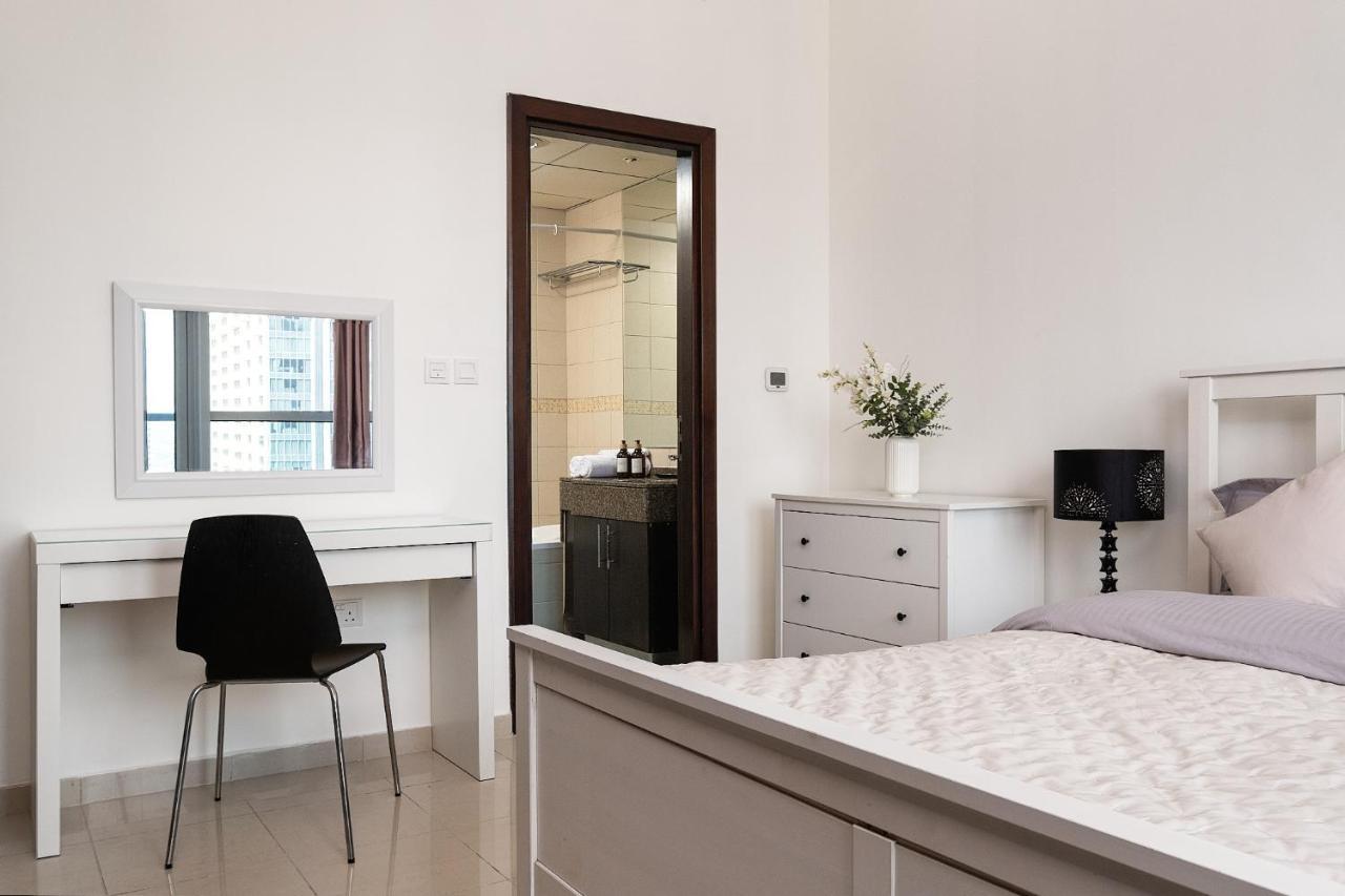 Stunning Marina View 1 Bedroom *