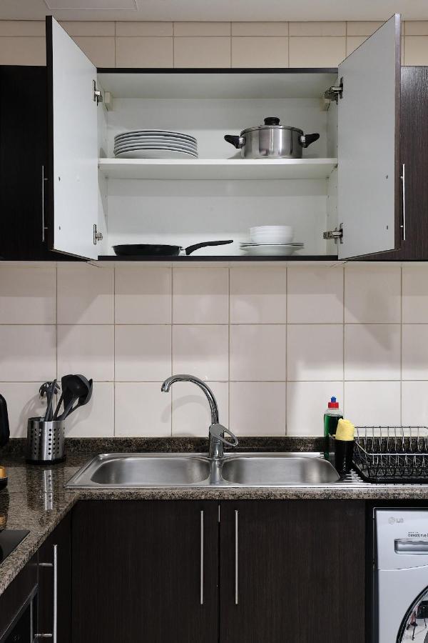 Stunning Marina View 1 Bedroom Apartment *