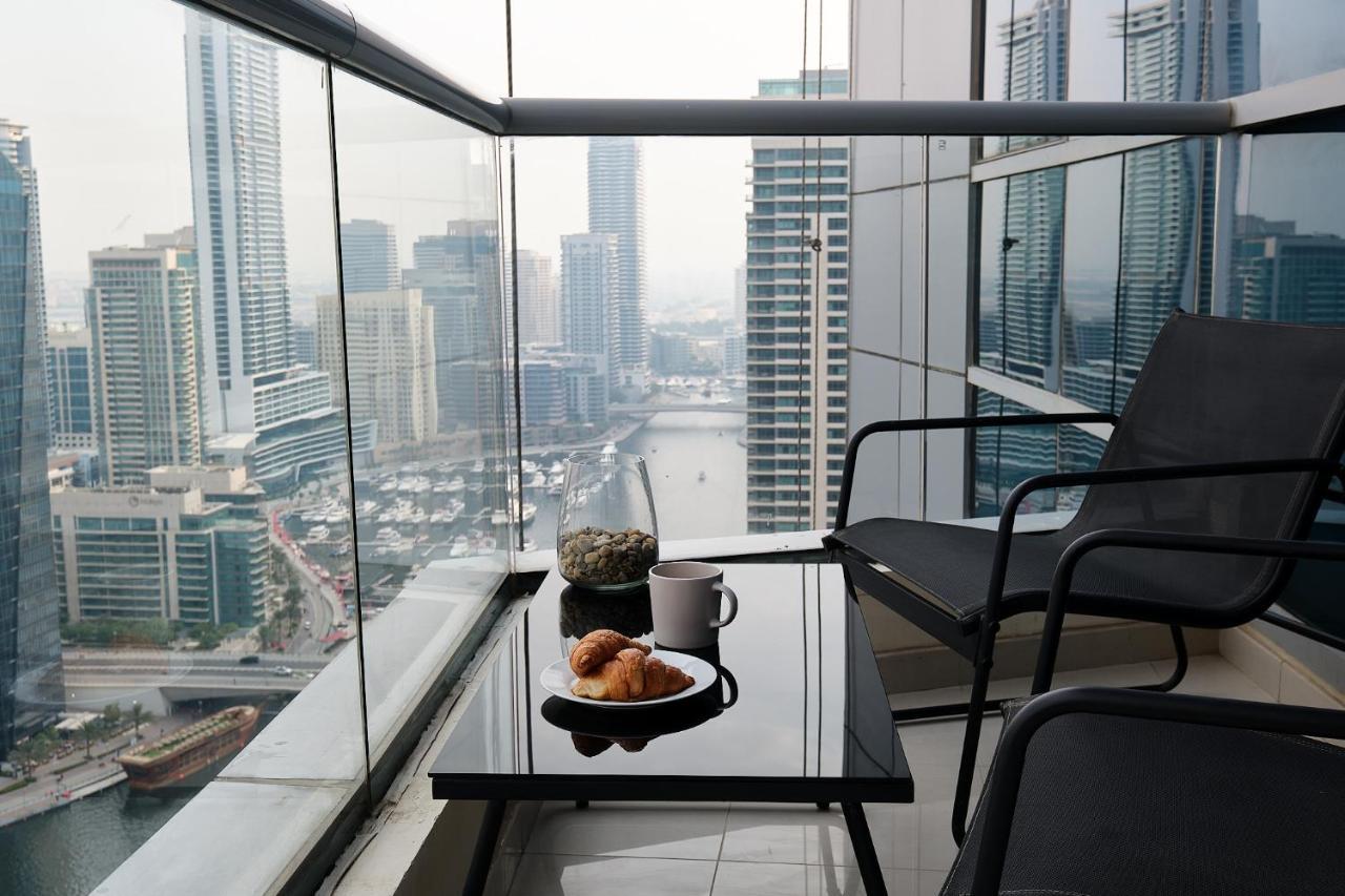 Stunning Marina View 1 Bedroom Apartment