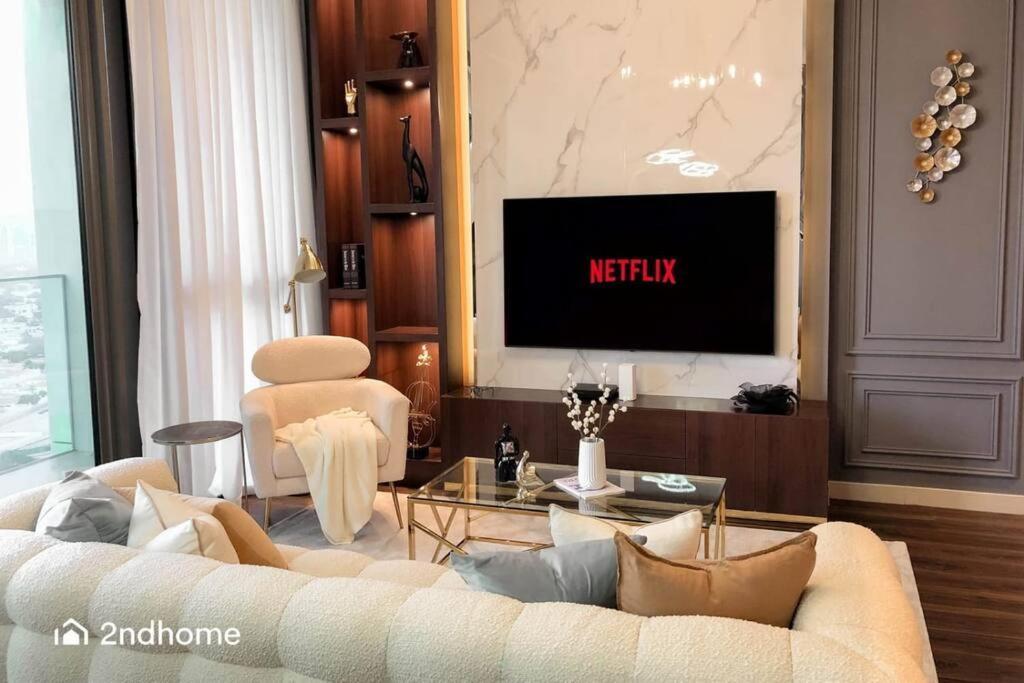 Luxurious 1 Bed With Direct Access To Mall Apartment