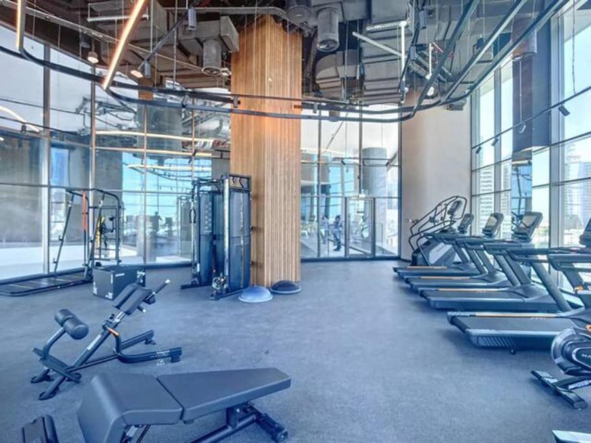 15 Northside Tower 2 - Spacious One Bedroom *