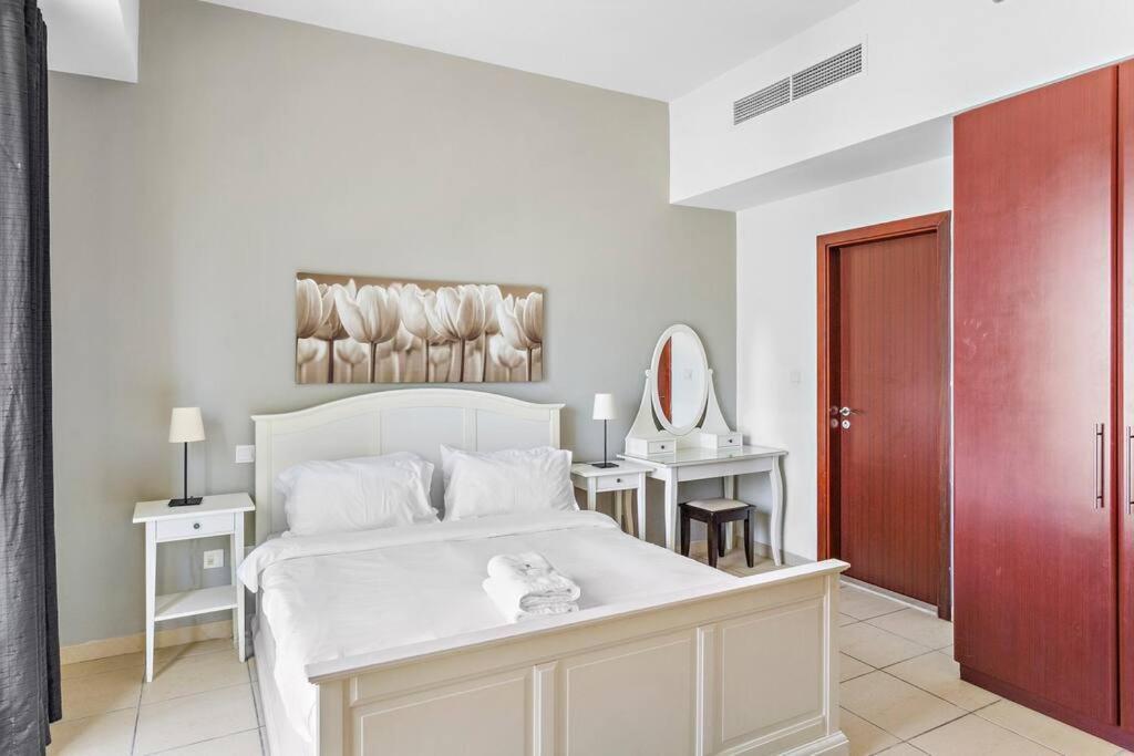 Stonetree - Beautiful 1br With Partial Sea View Apartment