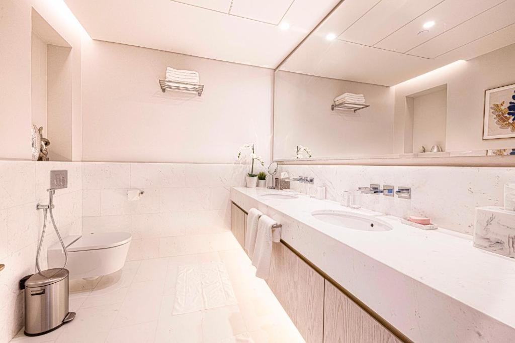 The Best Infinity Pool ,Resort Style Amenities, Sea Views And A Glimpse Of Ain Dubai Apartment