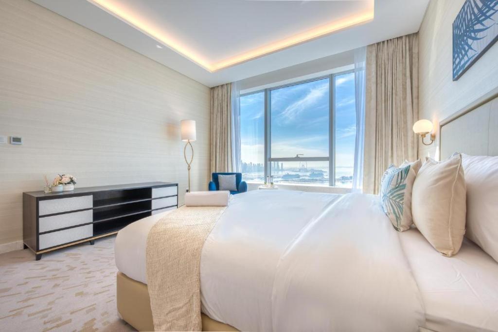 The Best Infinity Pool ,Resort Style Amenities, Sea Views And A Glimpse Of Ain Dubai