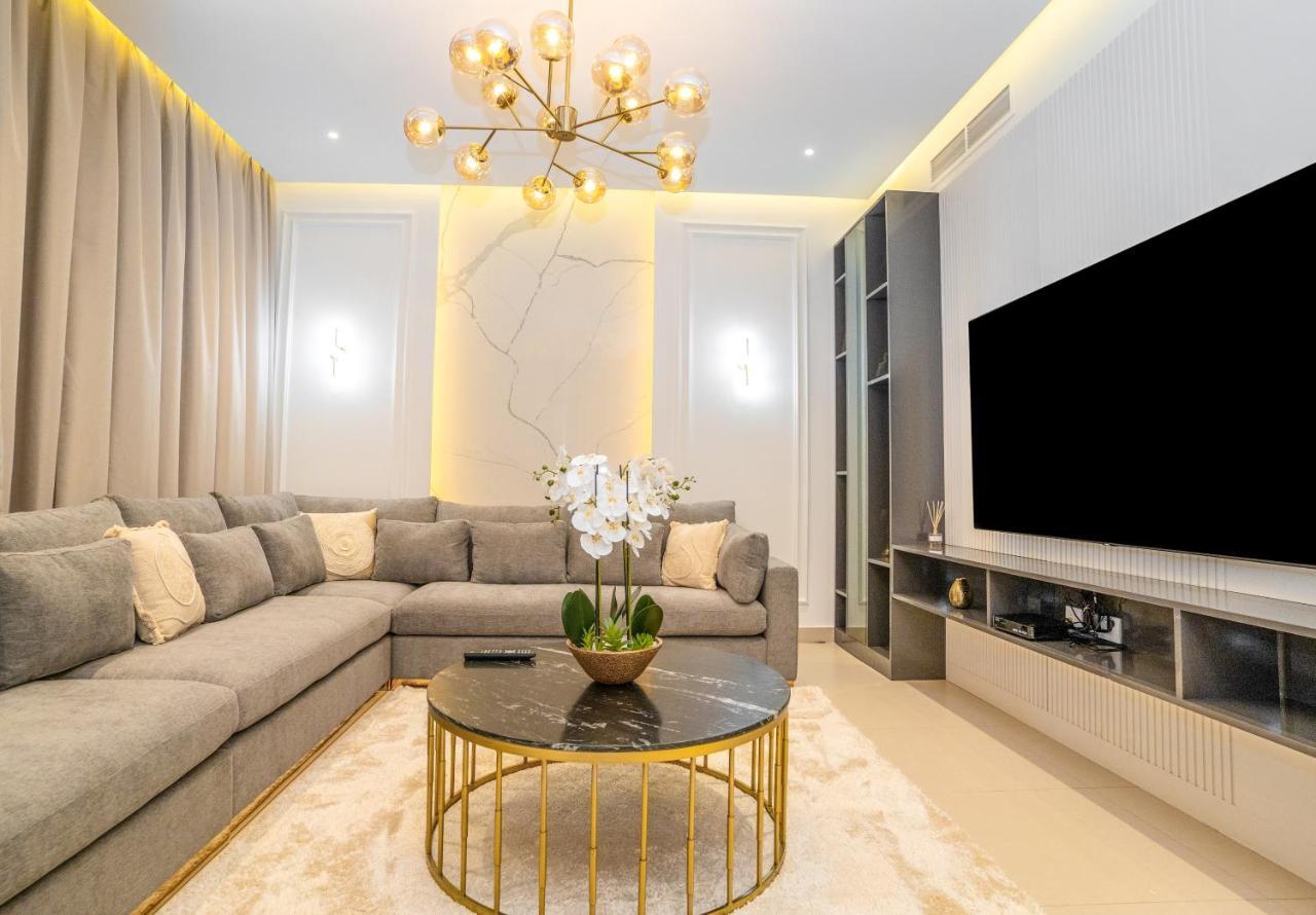 New Arabian Maple 2 Hills 4 Bedroom & Maid *