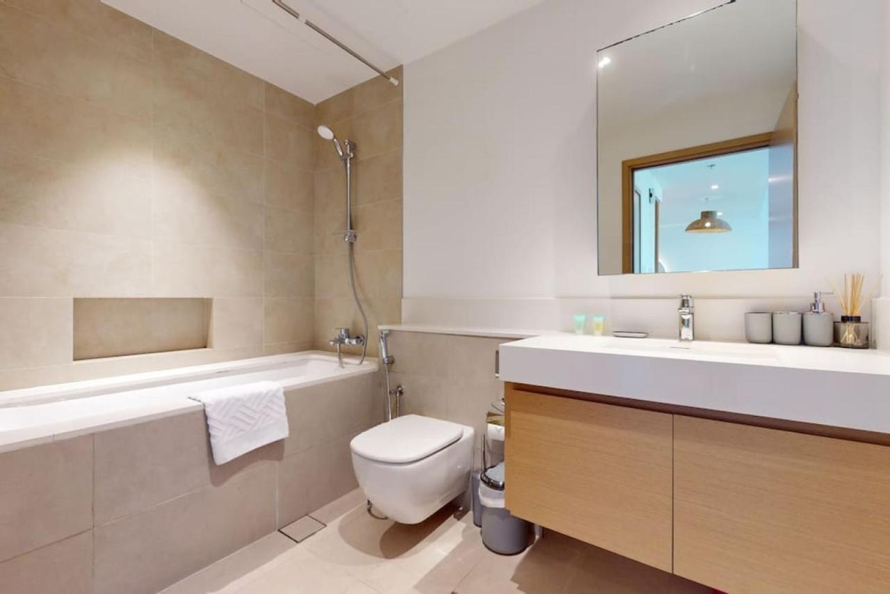 Creek Horizon Tower 2 - Colourful One Bedroom *