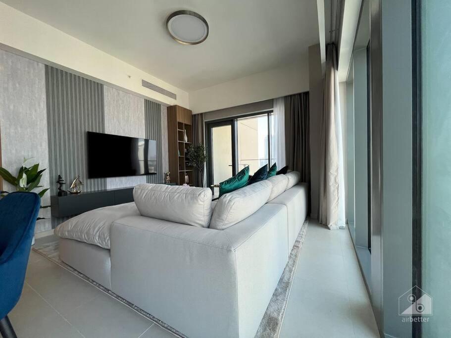Luxury 3bedroom With Balcony In Downtown Apartment