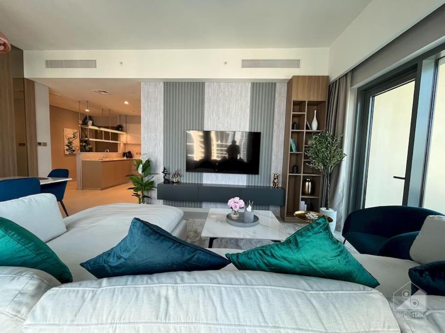 Luxury 3bedroom With Balcony In Downtown *