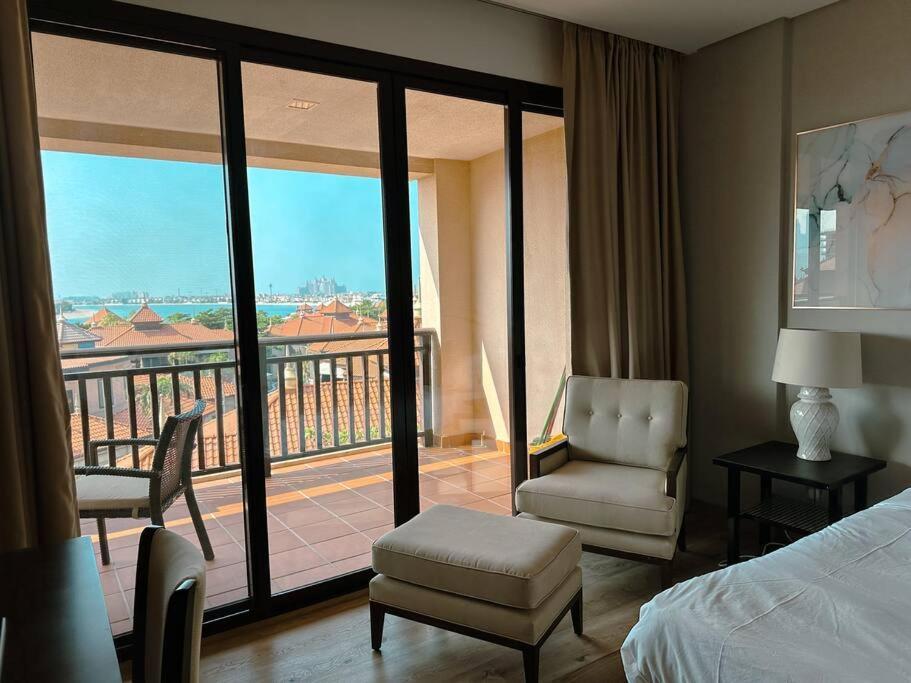 Family Friendly At Palm Apartment