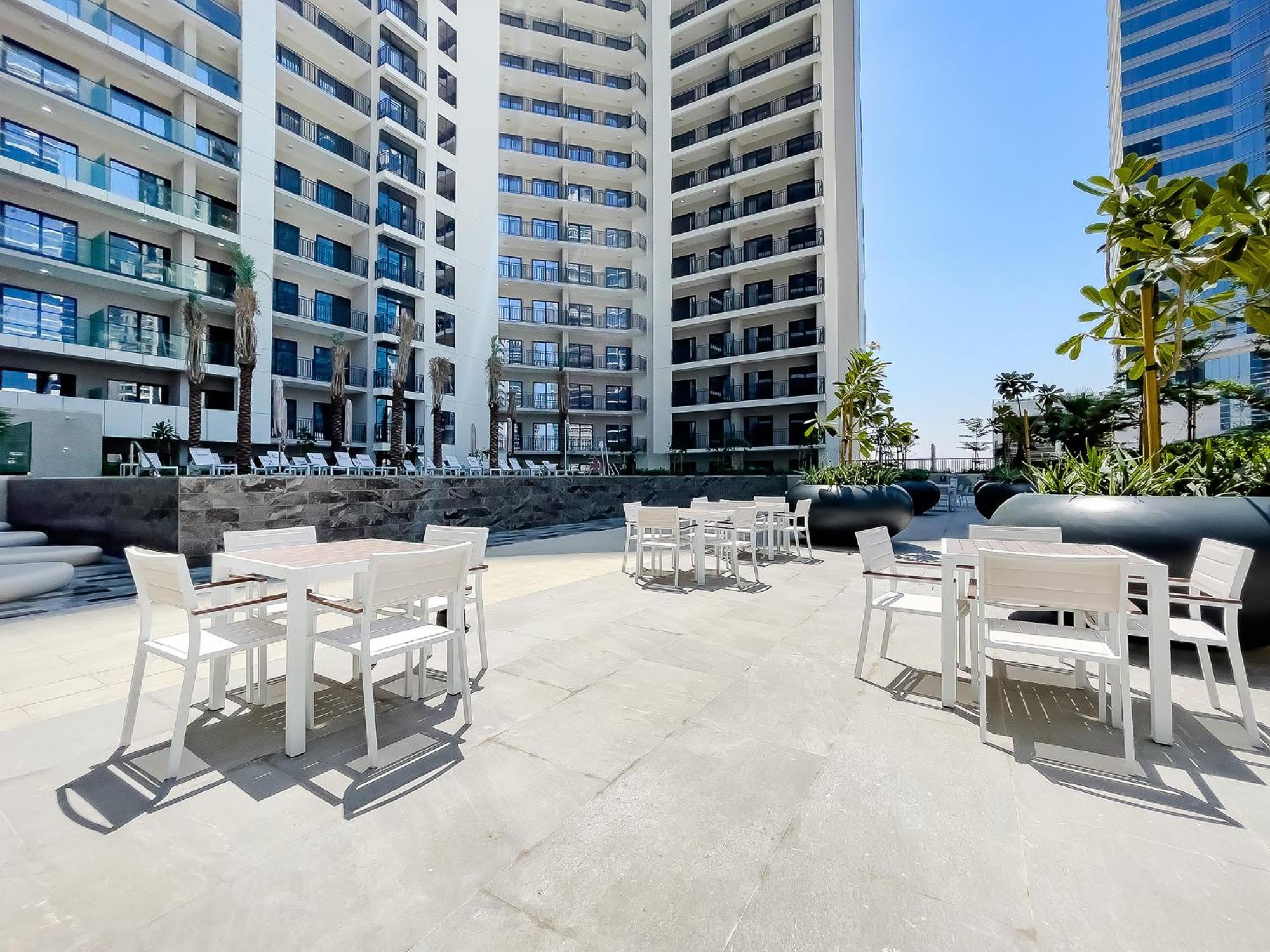 Zada Tower 1br With Amazing Canal View Apartment *