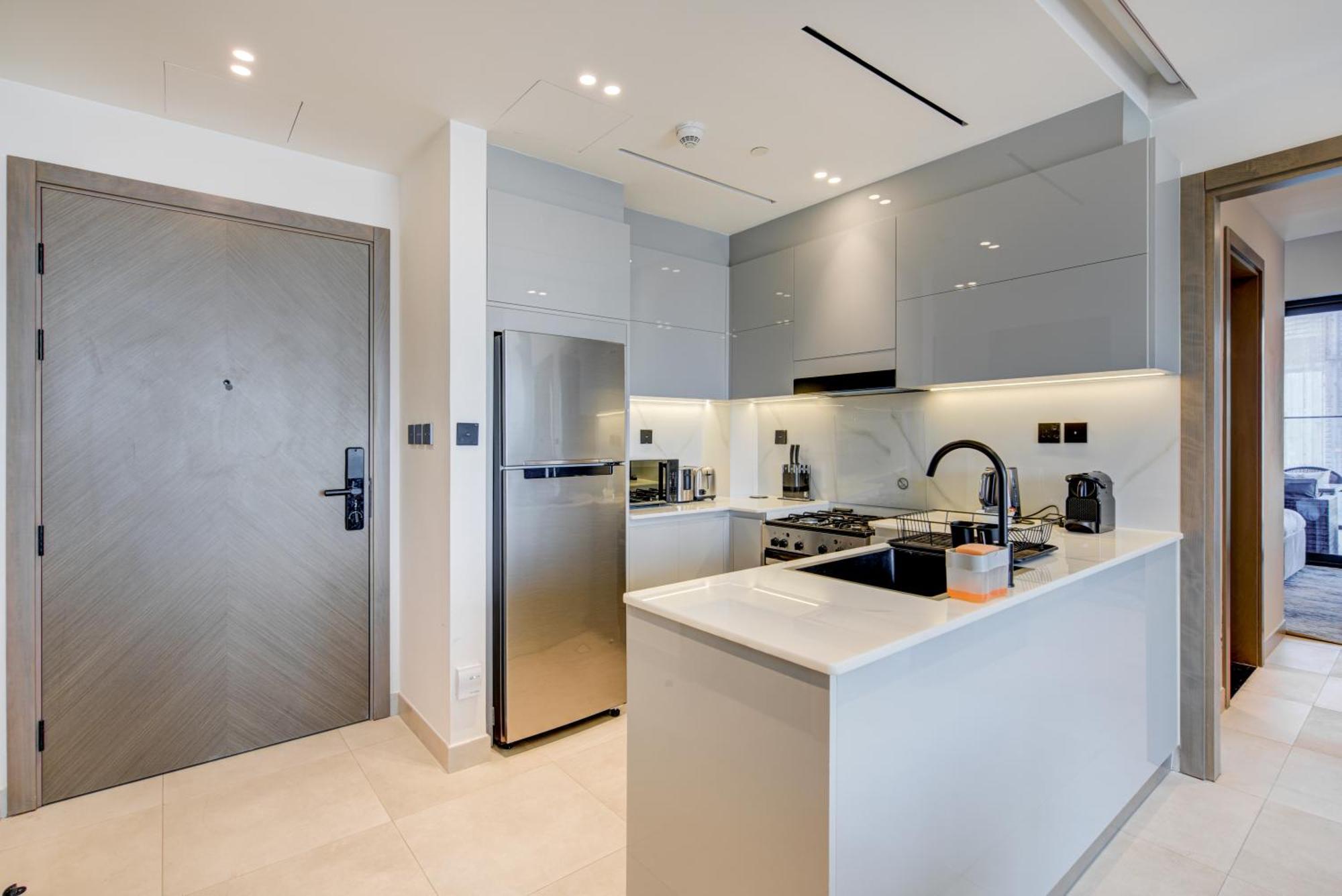 Apartment Trophy Serene 2bdr Business Bay W Plunge Pool In Balcony