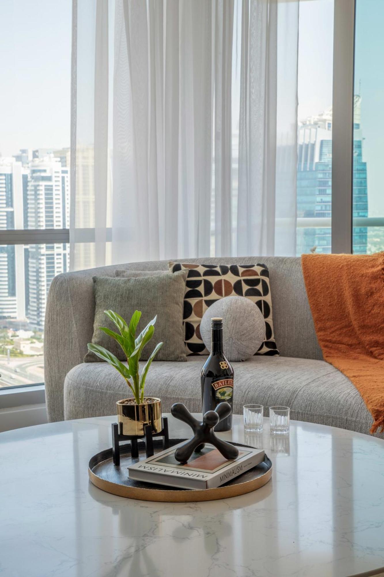 Frank Porter - La Riviera Tower Apartment Dubai