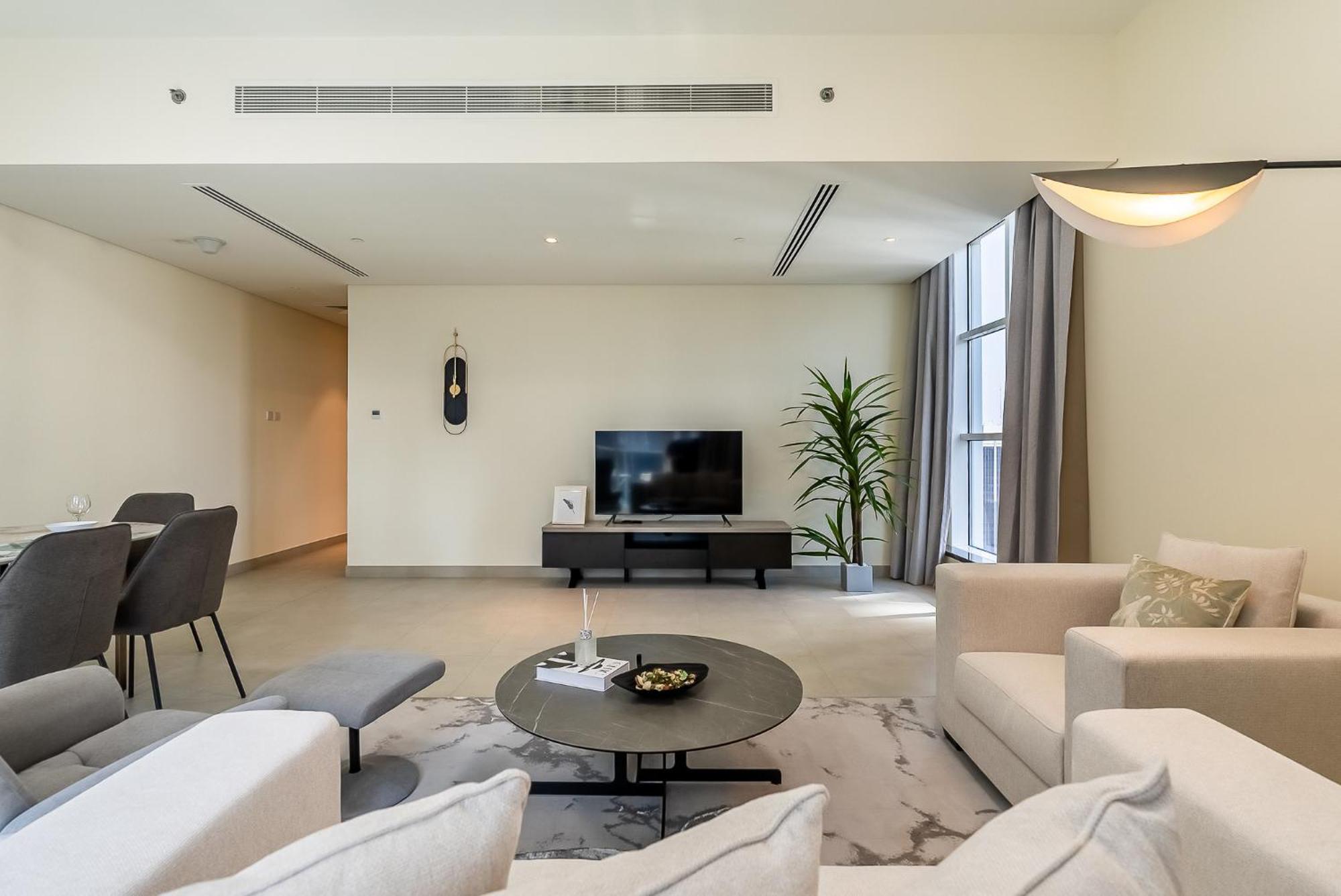 Apartment Spacious With Maid In Marina I Marina Arcade *