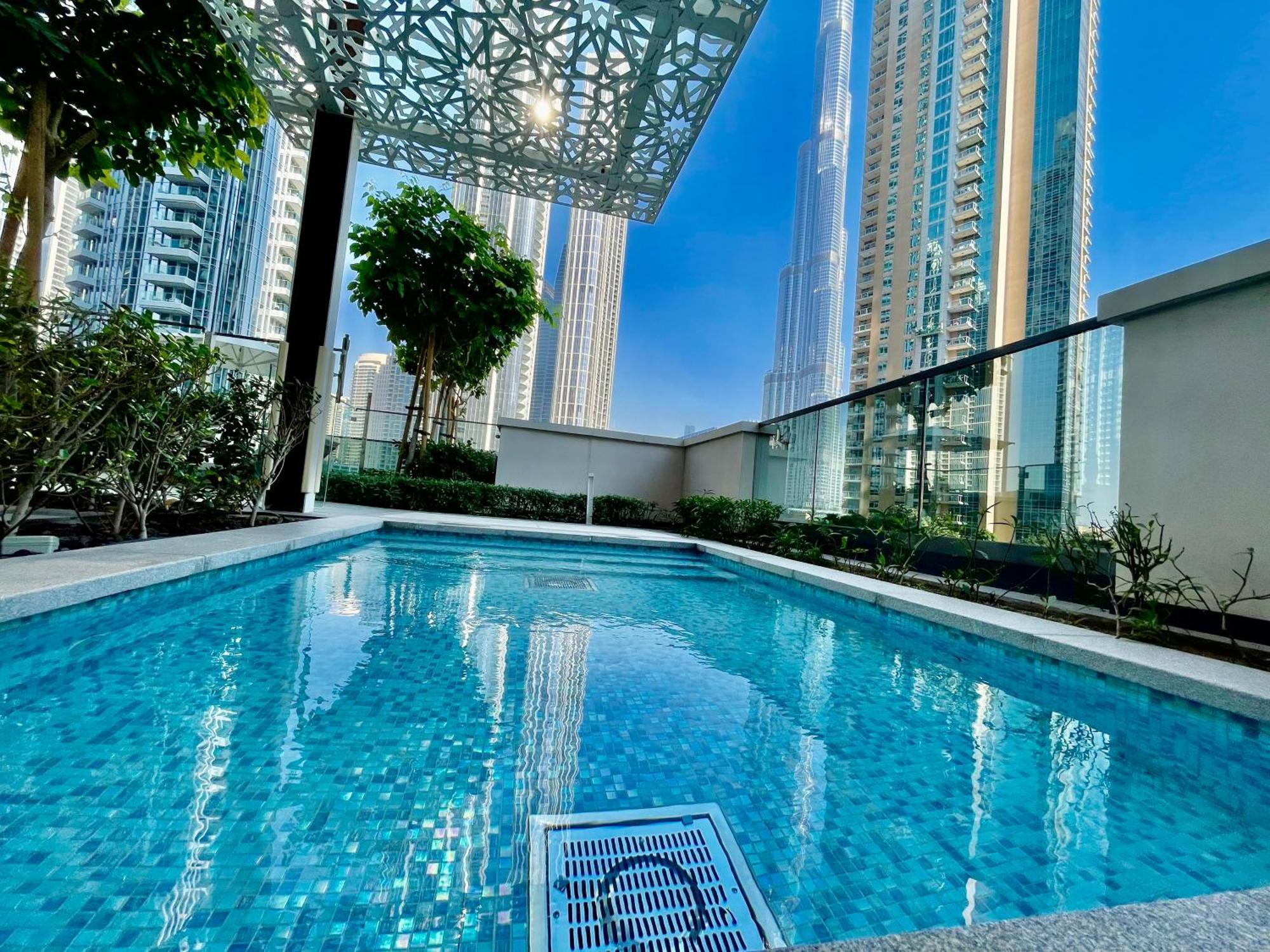 Apartment Chic Lux 2br I High Floor L By Burj Khalifa & Mall I Pool L Gym