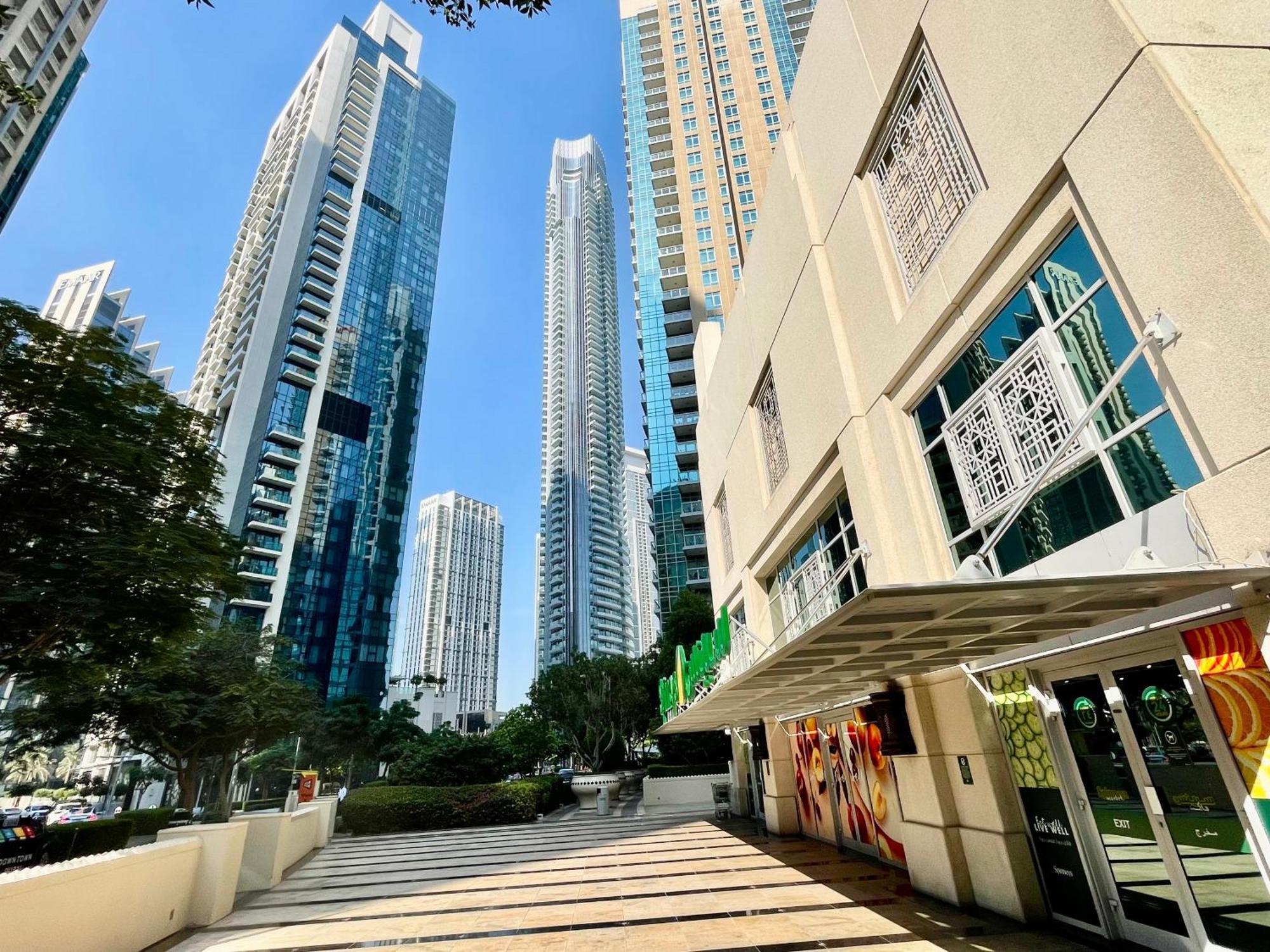 Chic Lux 2br I High Floor L By Burj Khalifa & Mall I Pool L Gym Apartment Dubai