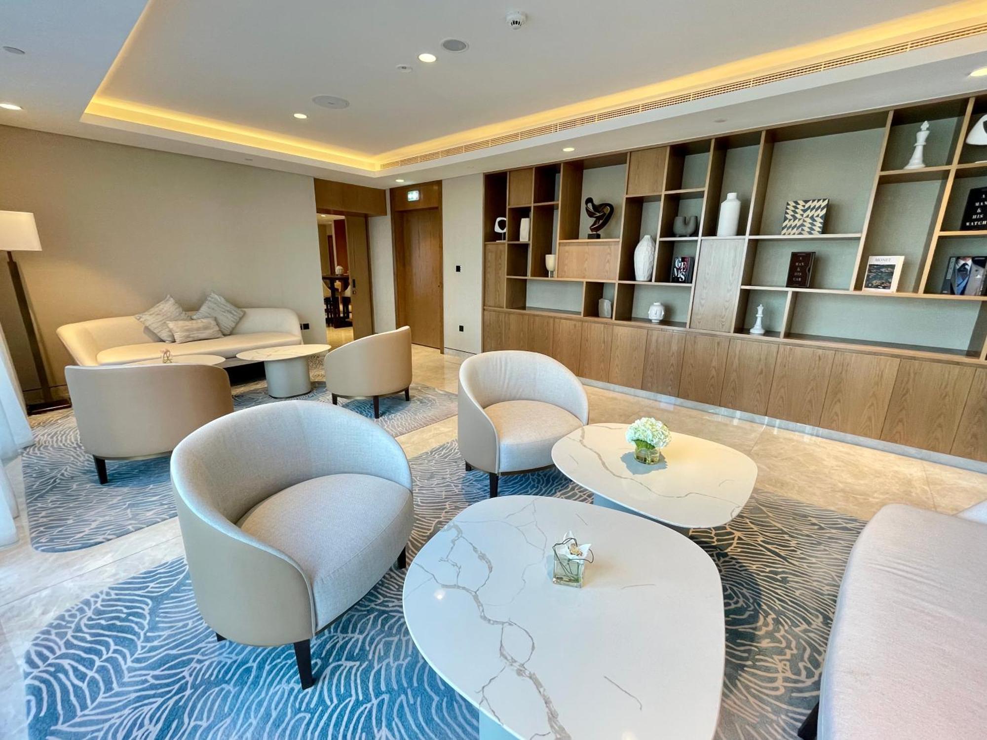 Apartment Chic Lux 2br I High Floor L By Burj Khalifa & Mall I Pool L Gym Dubai