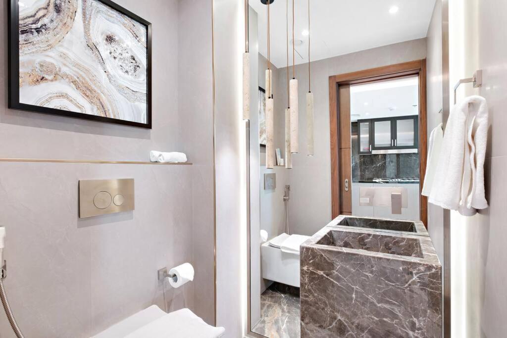First Class 3br Wtih Full Burj Khalifa & Fountain View Apartment Dubai