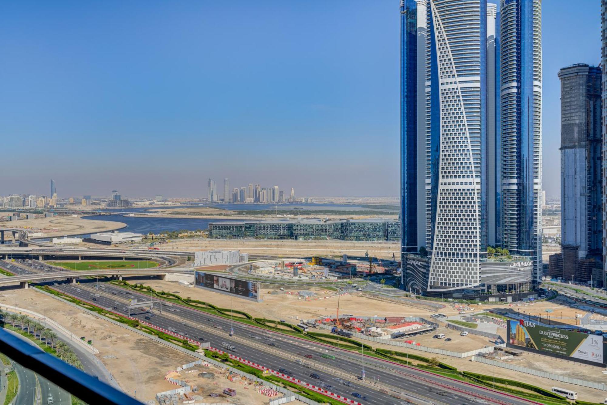Trophy Serene 2bdr Business Bay W Plunge Pool In Balcony Dubai